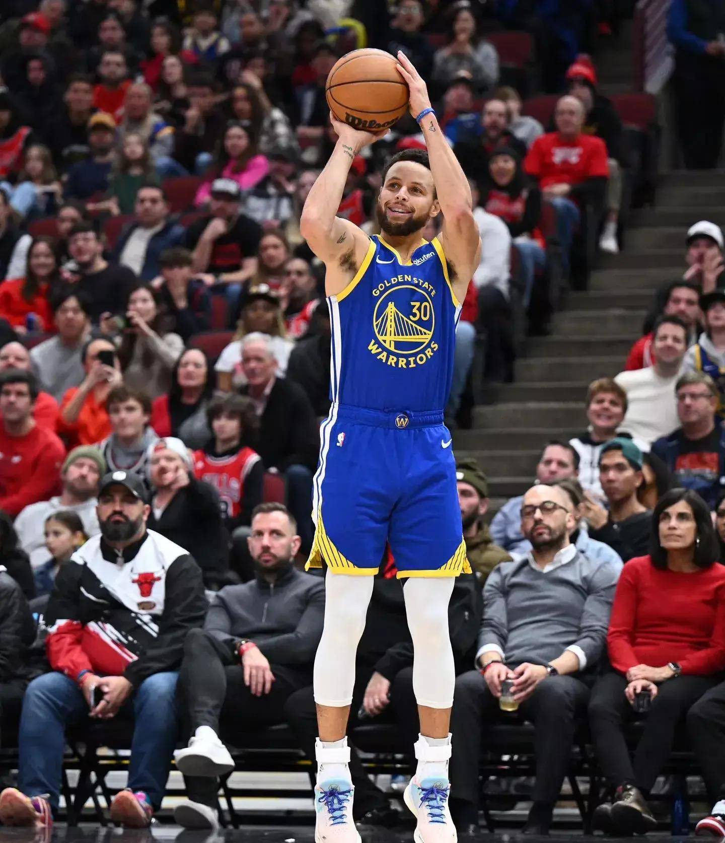 中卫在出球 中卫在出球